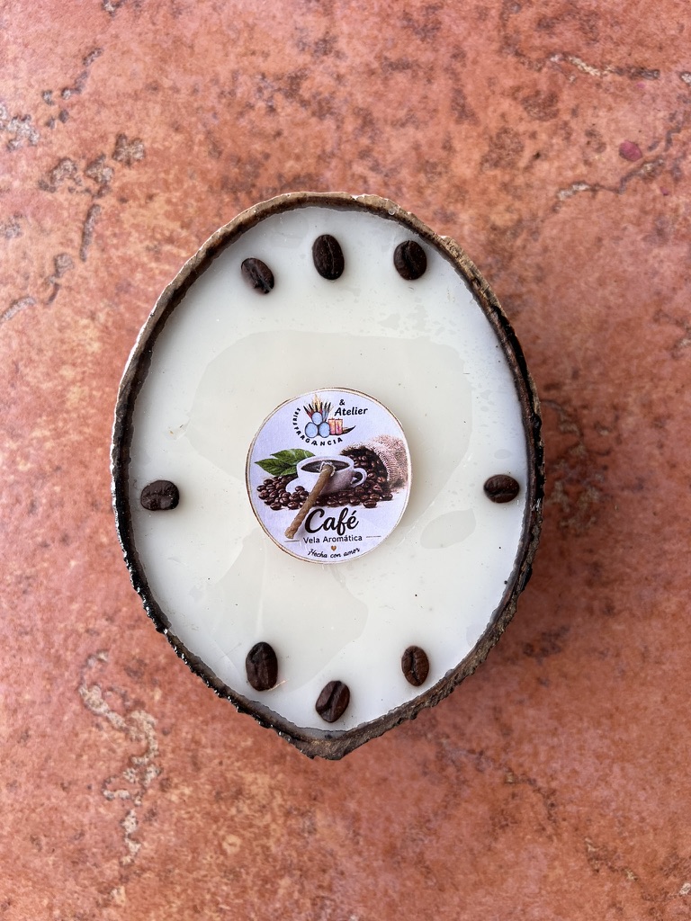 Vela artesanal de café decorada con granos